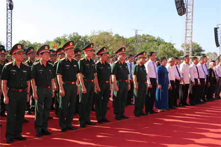 Bộ Quốc phòng dâng hương tại Khu di tích lịch sử Chiến thắng Tua Hai
