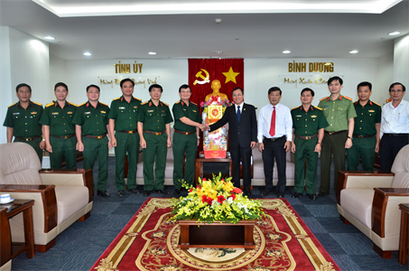 Bộ Tư lệnh Quân khu chúc tết lãnh đạo tỉnh Bình Dương