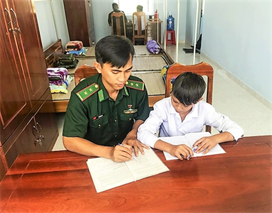 "Chiến sĩ nhí" - con nuôi của bộ đội Biên phòng