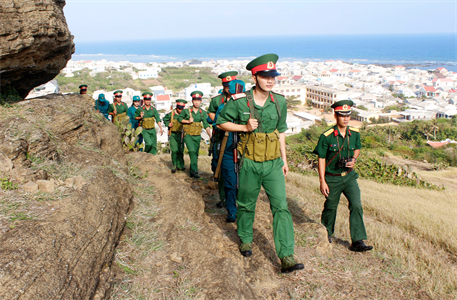 Giữ đảo, bám biển, xây dựng quê hương giàu đẹp