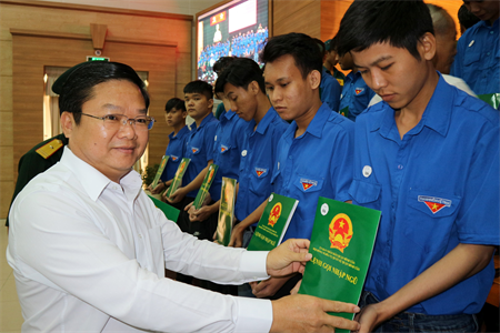 Quận Bình Tân trao lệnh gọi công dân nhập ngũ năm 2020