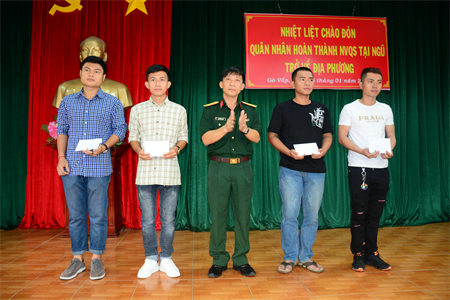 Quận Gò vấp họp mặt, tặng quà  bộ đội xuất ngũ