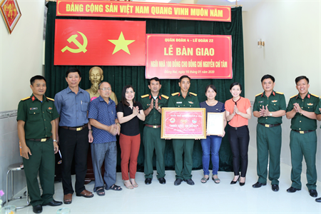 Quân đoàn 4 tặng “Ngôi nhà 100 đồng” dịp tết Canh Tý