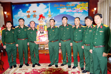 Thượng tướng Trần Đơn - UVTW Đảng - Thứ trưởng Bộ Quốc phòng thăm, chúc tết Sư đoàn 5