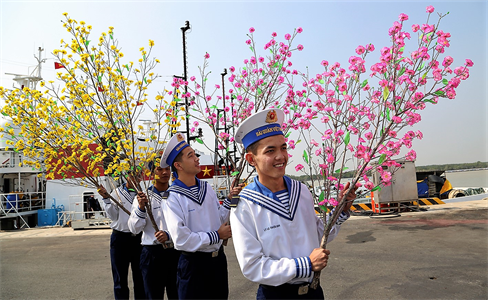 Mang xuân ra nhà giàn DK1