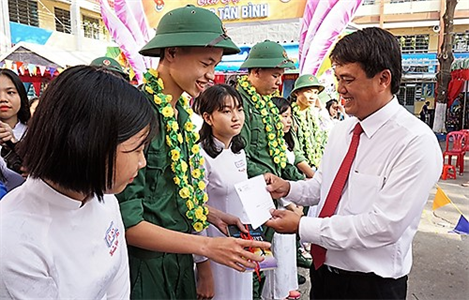 Tuổi trẻ thị xã Dĩ An, tỉnh Bình Dương  sẵn sàng lên đường nhập ngũ