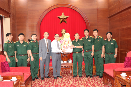 Đoàn Hội thánh Tin lành Việt Nam thăm, chúc Tết Bộ Tư lệnh Quân khu 7