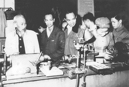 “… Đưa miền Bắc tiến nhanh, tiến mạnh lên chủ nghĩa xã hội, làm cơ sở vững chắc cho cuộc đấu tranh thực hiện thống nhất nước nhà…”