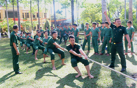 Trung đoàn Gia Định sôi nổi hoạt động ngày xuân