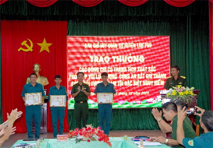 Dũng cảm truy bắt đối tượng phạm pháp hình sự