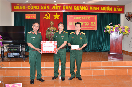 Thiếu tướng Nguyễn Minh Hoàng thăm, động viên các đội chuyên trách trước khi lên đường làm nhiệm vụ