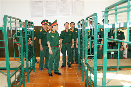 Thiếu tướng Lê Bửu Tuấn kiểm tra các địa điểm tiếp nhận, cách ly người về từ vùng dịch