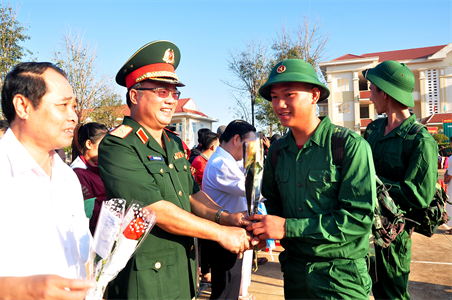 Thiếu tướng Du Trường Giang dự Lễ giao nhận quân tại tỉnh Bình Phước