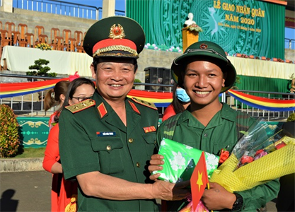 Chính ủy Quân khu dự lễ giao quân tại huyện Bảo Lâm, tỉnh Lâm Đồng