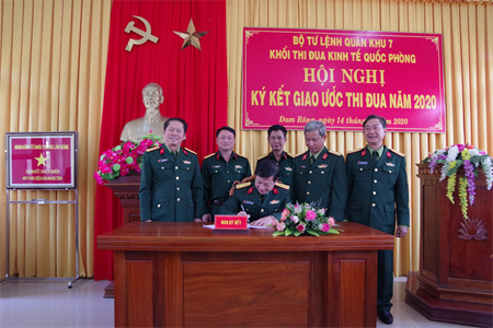 Khối Kinh tế ký kết giao ước thi đua năm 2020