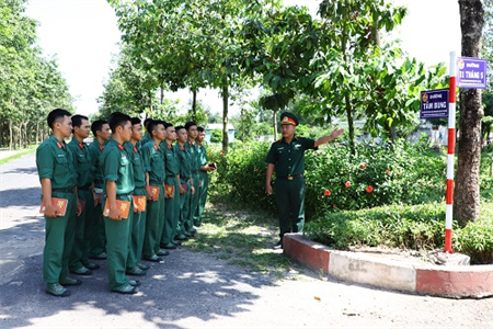 Cảnh quan môi trường “Xanh – sạch – đẹp”, góp phần giáo dục truyền thống văn hóa cho quân nhân