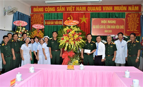 Thủ trưởng Bộ Tư lệnh Quân khu chúc mừng ngày thầy thuốc Việt Nam