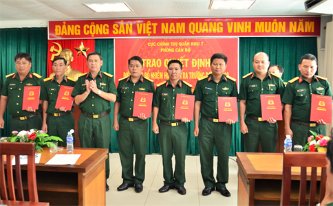 Trao quyết định điều động bổ nhiệm học viên ra trường đợt 2 năm 2019