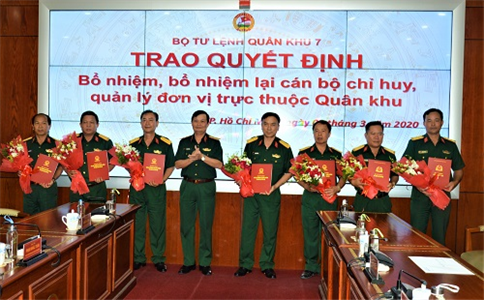 Trao quyết định bổ nhiệm, bổ nhiệm lại cán bộ chỉ huy, quản lý đơn vị thuộc Quân khu 7