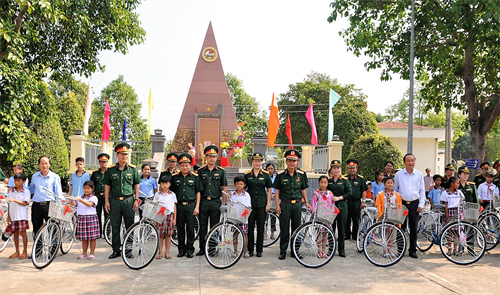 Phụ nữ Quân khu 7 phát huy vai trò xây dựng gia đình “No ấm, bình đẳng, tiến bộ, hạnh phúc”
