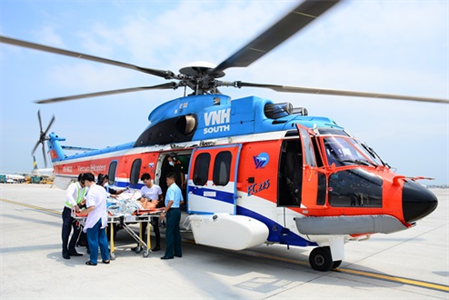 Đưa hai bệnh nhân từ huyện đảo Trường Sa về cấp cứu bằng trực thăng EC225
