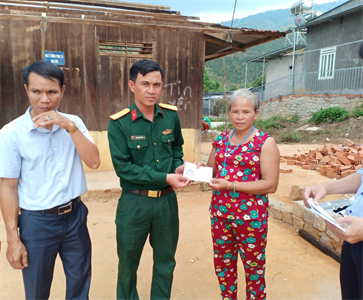 Đoàn KT-QP Lâm Đồng giúp dân khắc phục hậu quả giông, lốc