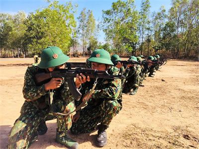 Chiến sĩ mới thích nghi với môi trường quân ngũ