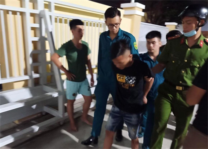 Dân quân phường Hiệp Tân dũng cảm bắt cướp