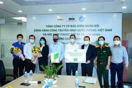Bảo hiểm Quân đội trao 250 suất bảo hiểm Corona Guard cho thầy thuốc trẻ TP HCM phòng chống dịch Covid-19