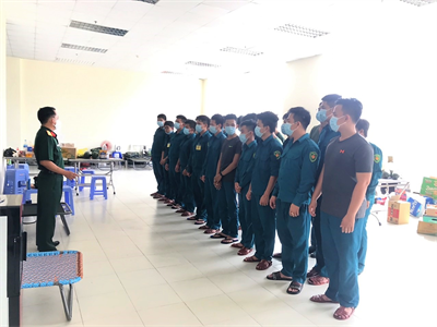 Quận 4 thăm, tặng quà lực lượng hỗ trợ phòng, chống Covid – 19