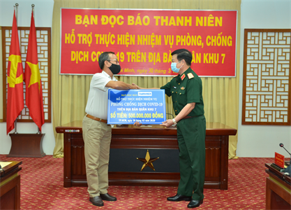 Báo Thanh niên trao tặng 500 triệu đồng động viên cán bộ, chiến sĩ LLVT Quân khu phòng chống dịch Covid-19