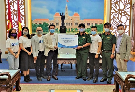 Trao tặng vật tư y tế cho Bộ Tư lệnh thành phố Hồ Chí Minh