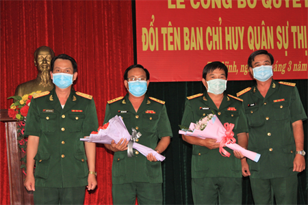 Công bố thành lập Ban CHQS thị xã Trảng Bàng và Hòa Thành
