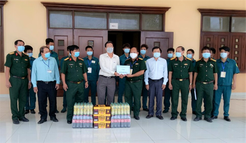 Lãnh đạo huyện Hóc Môn thăm cán bộ, chiến sĩ tham gia chống dịch Covid-19