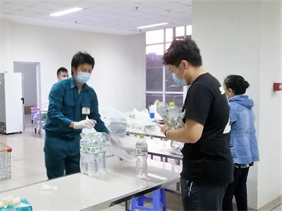 Chiến sĩ dân quân xung kích trên mặt trận chống dịch Covid-19