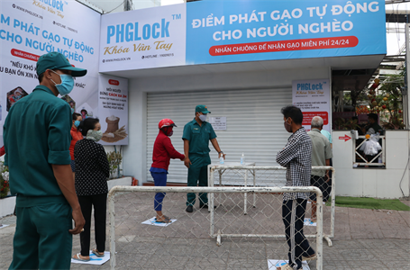 Máy phát gạo tự động đồng hành cùng người nghèo chống dịch Covid-19