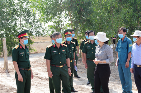 Bộ CHQS tỉnh Long An phối hợp Bộ Tư lệnh TP Hồ Chí Minh khảo sát xây dựng điểm cụm dân cư liền kề chốt dân quân biên giới