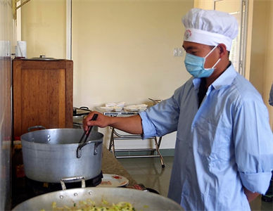 Dành trọn tình cảm, trách nhiệm với người cách ly