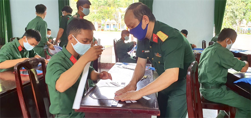 Bộ CHQS tỉnh Bà Rịa - Vũng tàu tặng 2000 tấm chắn giọt cho Tiểu khu quân sự Preah Vihear – Quân đội Hoàng gia Campuchia