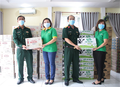 Công ty Nutifood tặng quà Trung tâm cách ly Ký túc xá Đại học Quốc gia Thành phố Hồ Chí Minh