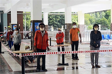 LLVT Quận 8 nhân rộng máy phát gạo tự động