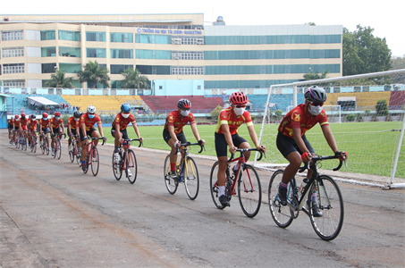 “Cấm trại” vẫn hăng say luyện tập