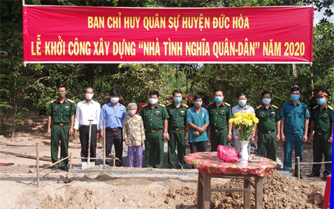 Ban CHQS huyện Đức Hòa, tỉnh Long An khởi công xây dựng nhà “tình nghĩa quân - dân”
