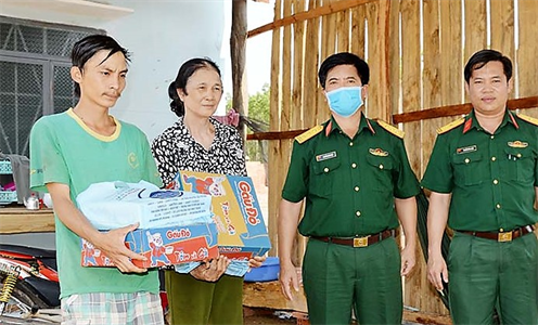Bộ CHQS tỉnh Bình Phước kiểm tra các điểm khu dân cư liền kề chốt dân quân biên giới
