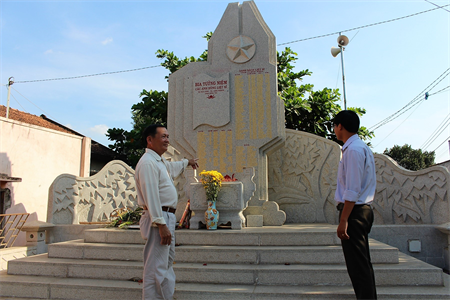 Đổi thay nơi cánh cửa thép