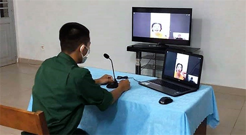 Kết nối tình cảm gia đình và chiến sĩ mới qua mạng xã hội