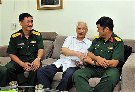 Bộ Tư lệnh Thành phố Hồ Chí Minh thăm các cựu chiến binh tham gia Chiến dịch Điện Biên Phủ