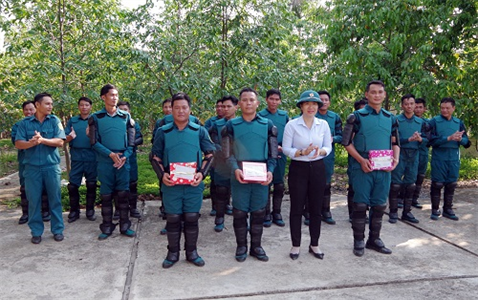 Nữ chính trị viên tâm huyết, sáng tạo