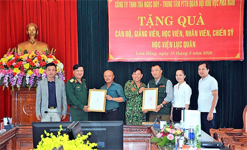 Học viện Lục quân tiếp nhận 1.000 suất quà hỗ trợ phòng chống Covid-19