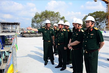 Thượng tướng Trần Đơn làm việc tại Bệnh viện Quân y 175